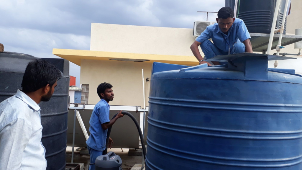 Water storage tanks cleaning